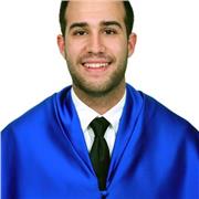 Soy estudiante de 4to Curso de Bioquímica en la Universidad de Sevilla y tengo experiencia dando clases. Puedo impartir clases en materias relacionadas con mi carrera como Biología o Química, o en otras materias como Inglés (Nivel B1). Soy una persona con